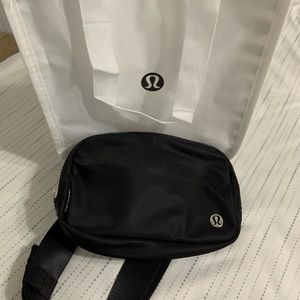 NWT Lululemon Everywhere Belt Bag